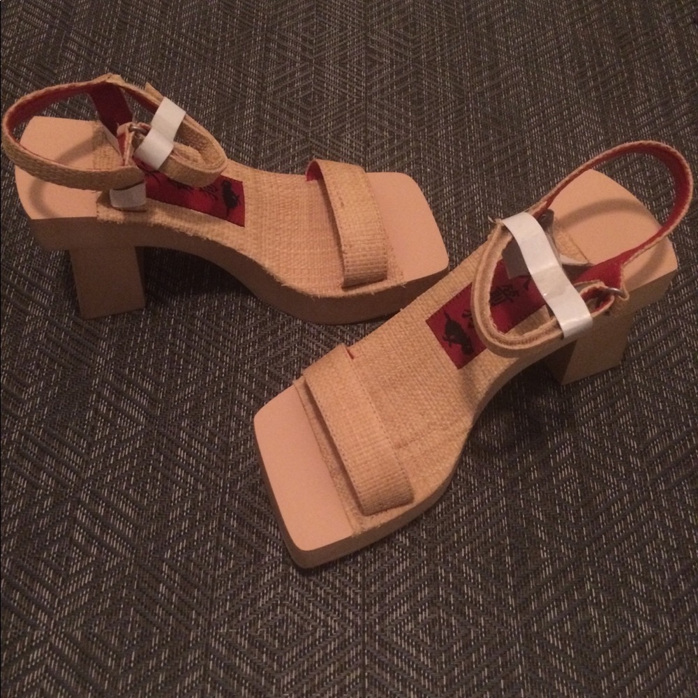Rocket Dog Asian Wooden Heel Sandals NWOT